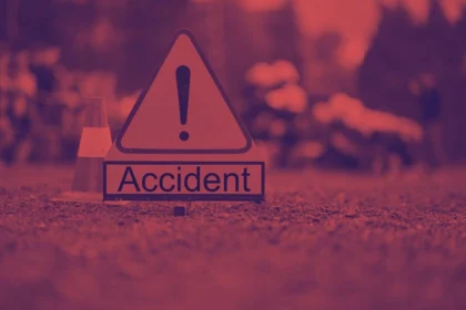 Almora tragic accident Truck filled with gas cylinders falls into river, driver dies!