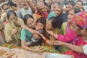 Kathua Terror Attack Indomitable courage of martyred soldier's sister, said - Don't cry, my brother has come home...