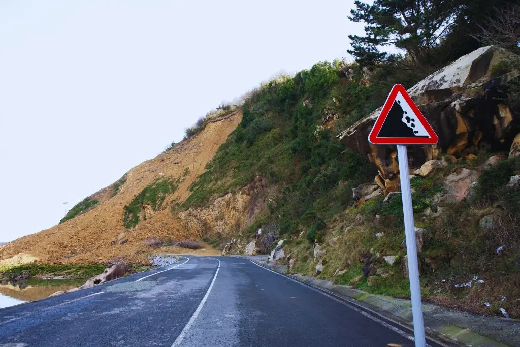 Debris on Jakhanikhal-Dabad motor road disrupted traffic